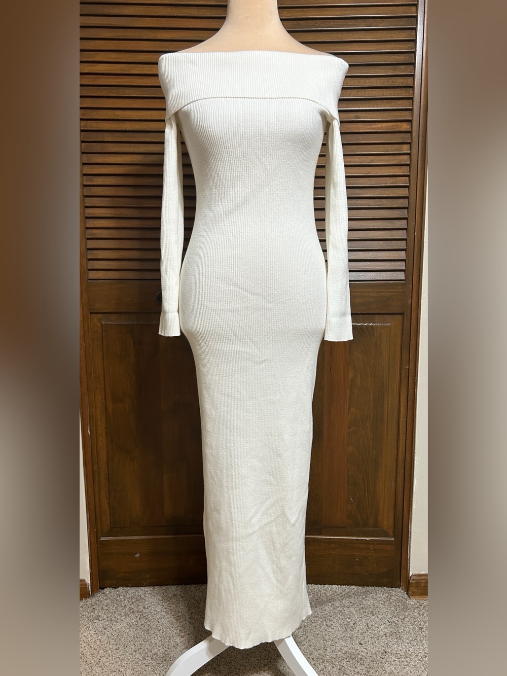 Pretty Garden Off-Shoulder Long Sleeve White Knit Back Split Maxi Dress Size S